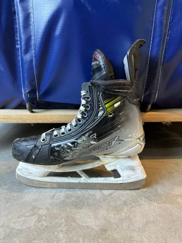 Bauer Vapor Hyperlite 2 Hockey Skates Pro Stock Size 8.5 272mm (Used)