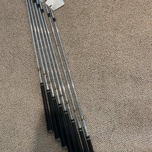 Men's Mizuno Mp 37 Right Handed Iron Set Stiff Flex  Steel Shaft (Used)