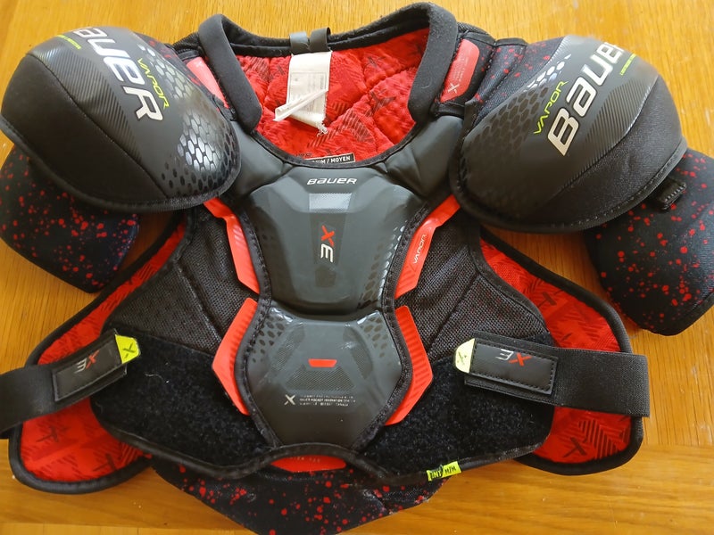 Medium Junior Bauer Vapor 3X Shoulder Pads (Used)