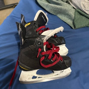 Bauer Supreme 120 Hockey Skates Size 2 (Used)