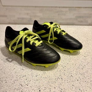 ADIDAS SOCCER CLEATS SIZE 3 - GOLETTO VIII FIRM GROUND