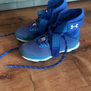 Youth Size 1 Under Armour High Top (Used)