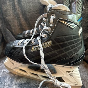 Bauer Nexus 5000 Hockey Skates Extra Wide Width   Size 5.5 (Used)