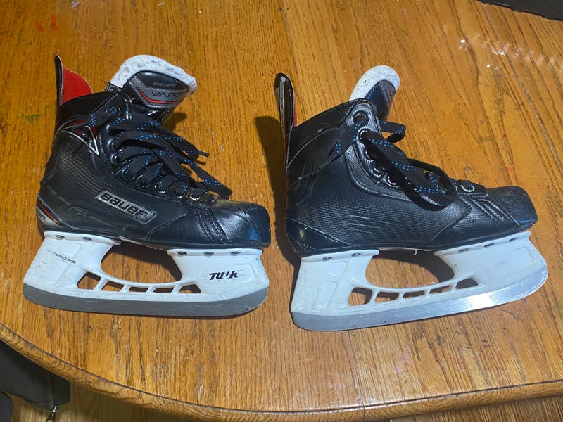 Bauer Vapor X400 Hockey Skates Regular Width  Size 2 (Used)