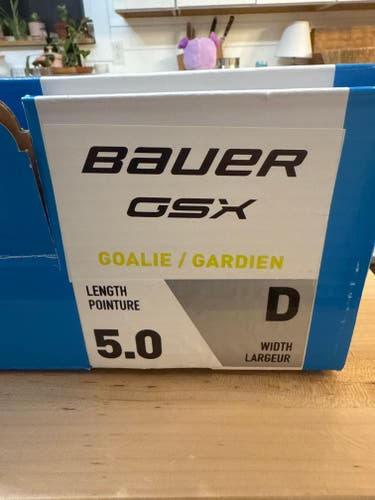 2025 Bauer Hockey Skates Regular Width Size 5 (New)