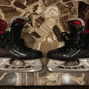 Bauer Vapor 3X Pro Hockey Skates Regular Width Size 1 (Used)