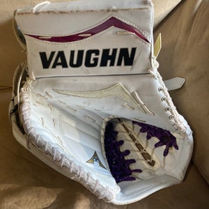 Vaughn v6 1000 Senior Goalie Glove Regular