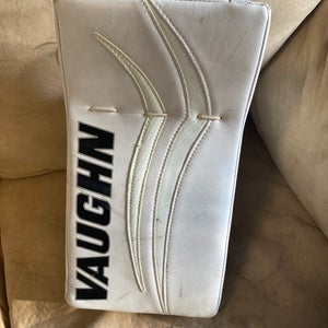 Vaughn V6 1000 Goalie Glove Senior Regular