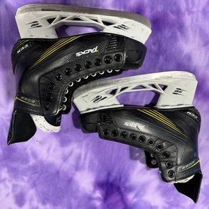 Intermediate CCM Tacks 2052 Hockey Skates Regular Width Size 4 (Used)