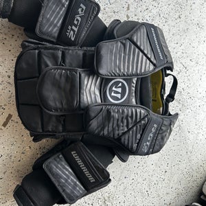 Warrior Ritual GT2 Goalie Chest Protector Intermediate large (Used)