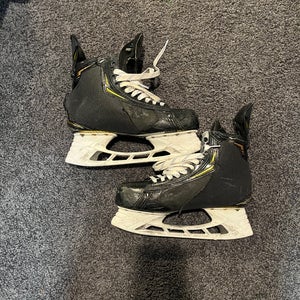 Bauer Supreme 2S Pro Hockey Skates Regular Width Pro Stock 8.5 (Used)