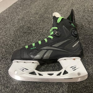 Reebok 28K Pump Hockey Skates Regular Width   Size 3.5 (Used)