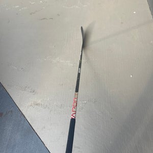 Senior Bauer Vapor Hyperlite Right Handed Hockey Stick P92M (Used)
