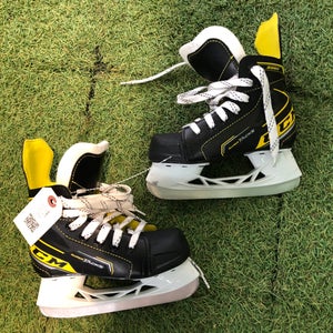 Youth CCM Super Tacks 9350 Hockey Skates Regular Width 12 (Used)