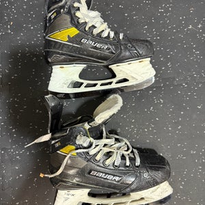 Bauer Supreme 3S Pro Hockey Skates Regular Width Size 3.5 (Used)