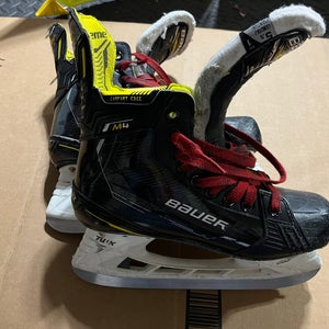 Used Junior Bauer Supreme M4 Hockey Skates | Size 5.5