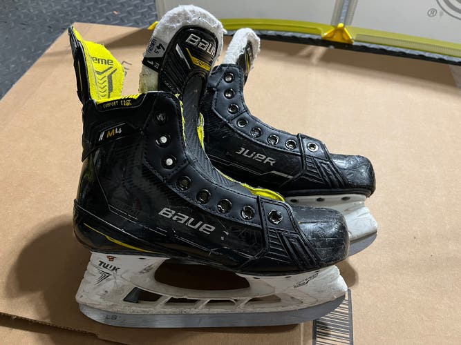 Used Junior Bauer Supreme M4 Hockey Skates | Size 3