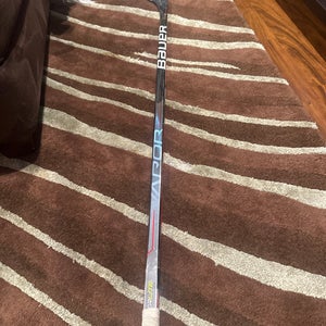 Intermediate Bauer Vapor Hyperlite Left Hand Hockey Stick P28 (Used)