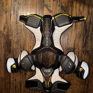 Senior Large CCM Super Tacks AS1 Shoulder Pads  (Used)