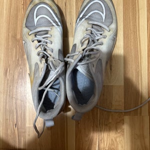 White Men's Size M 10.0 (W 11.0) Adult Nike Low Top Huarache Molded Cleats (Used)