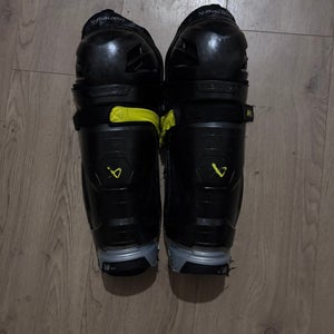 Intermediate Bauer Supreme M3 14" Shin Pads (Used)