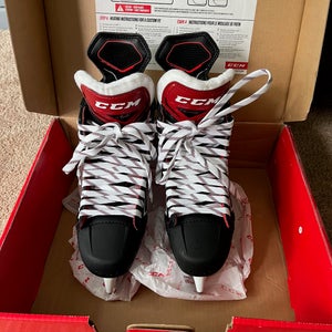 New CCM Regular Width Size 6.5 JetSpeed FT2 Hockey Skates
