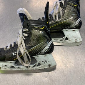 CCM (Used) Intermediate Size 4 Hockey Skates