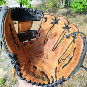 Mizuno Right Hand Throw Baseball Glove 11.75" (Used)