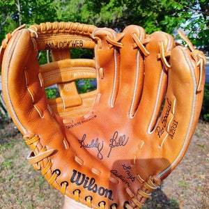 Wilson Right Hand Throw A2931 Baseball Glove (Used)