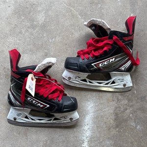 Used Intermediate CCM FT460 Hockey Skates Regular Width Size 4