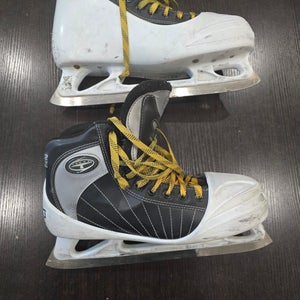 2011 CCM 652 Super Tacks Hockey Goalie Skates Regular Width 10 (Used)