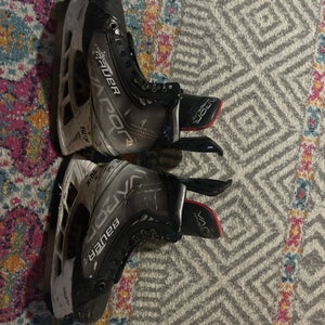 Bauer Vapor Hyperlite Hockey Skates Narrow Width  7 (Used)