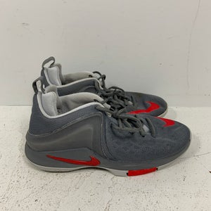 Used Nike Senior 6.5 Basketball Shoes