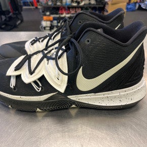 Used Nike Senior 17 Basketball Shoes