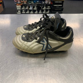 Used Junior 02.5 Cleat Soccer Outdoor Cleats