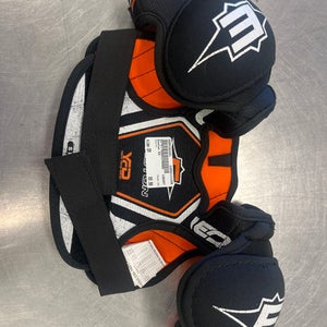Used Easton Eq Sm Hockey Shoulder Pads