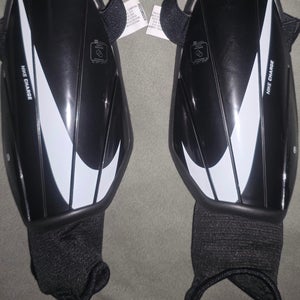 Youth Large Nike Charge Shin Guards (New)