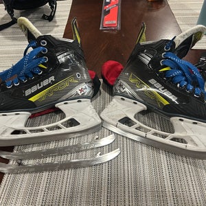 2023 Bauer Vapor X4 Hockey Skates Regular Width Size 2 (Used)