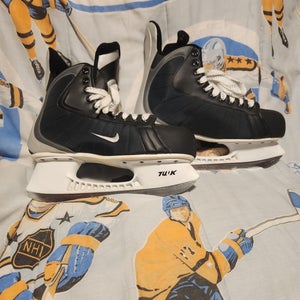 2002 Nike Quest 2 Hockey Skates Extra Wide Width 11 (Used)