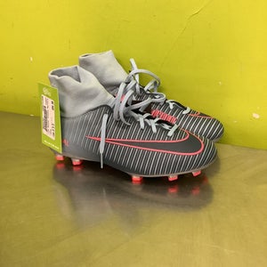 Nike (Used) Size M 5.5 (W 6.5) Cleats