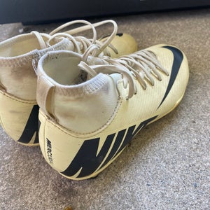 Yellow Unisex Size M 5.0 (W 6.0) Nike Mercurial Superfly Cleats (Used)