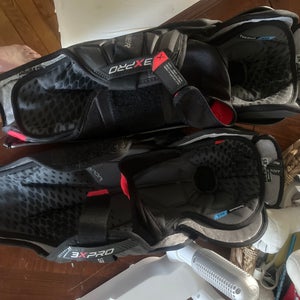 Senior Bauer Vapor 3X Pro 16" Shin Pads (Used)