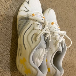 White Men's Size M 11.5 (W 12.5) Youth Under Armour Low Top (New)
