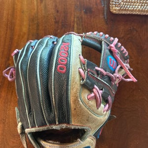 2022 Wilson Right Hand Throw Infield A2000 Baseball Glove 11.5" (Used)