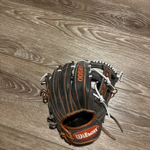 Wilson Right Hand Throw Infield A2000 Baseball Glove 11.5" (Used)