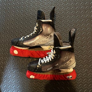 Used Bauer Pro Stock Vapor Hyperlite Hockey Skates Size 10.25