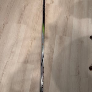 Senior Bauer Vapor Hyperlite 2 Left Hand Hockey Stick P28 (New)
