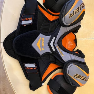 Junior Large Bauer Supreme One.4 Shoulder Pads (Used)