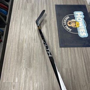 Senior Easton Stealth C7.0 Right Handed Hockey Stick 85 Flex P88  (New)