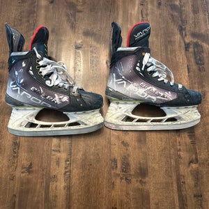 Bauer Vapor Hyperlite Hockey Skates Size 6 (Used)